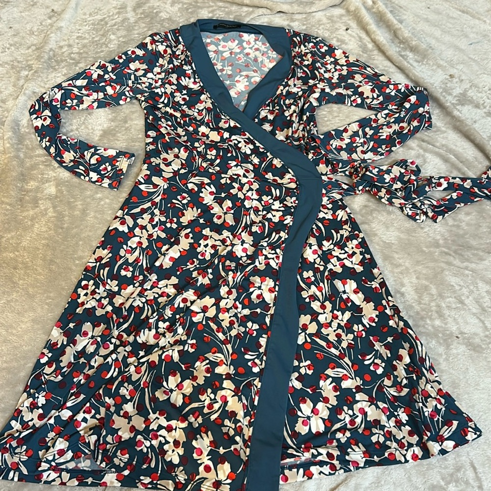 Banana republic wrap dress in abstract print
